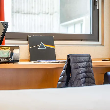 Ibis 17 Clichy-batignolles Parigi