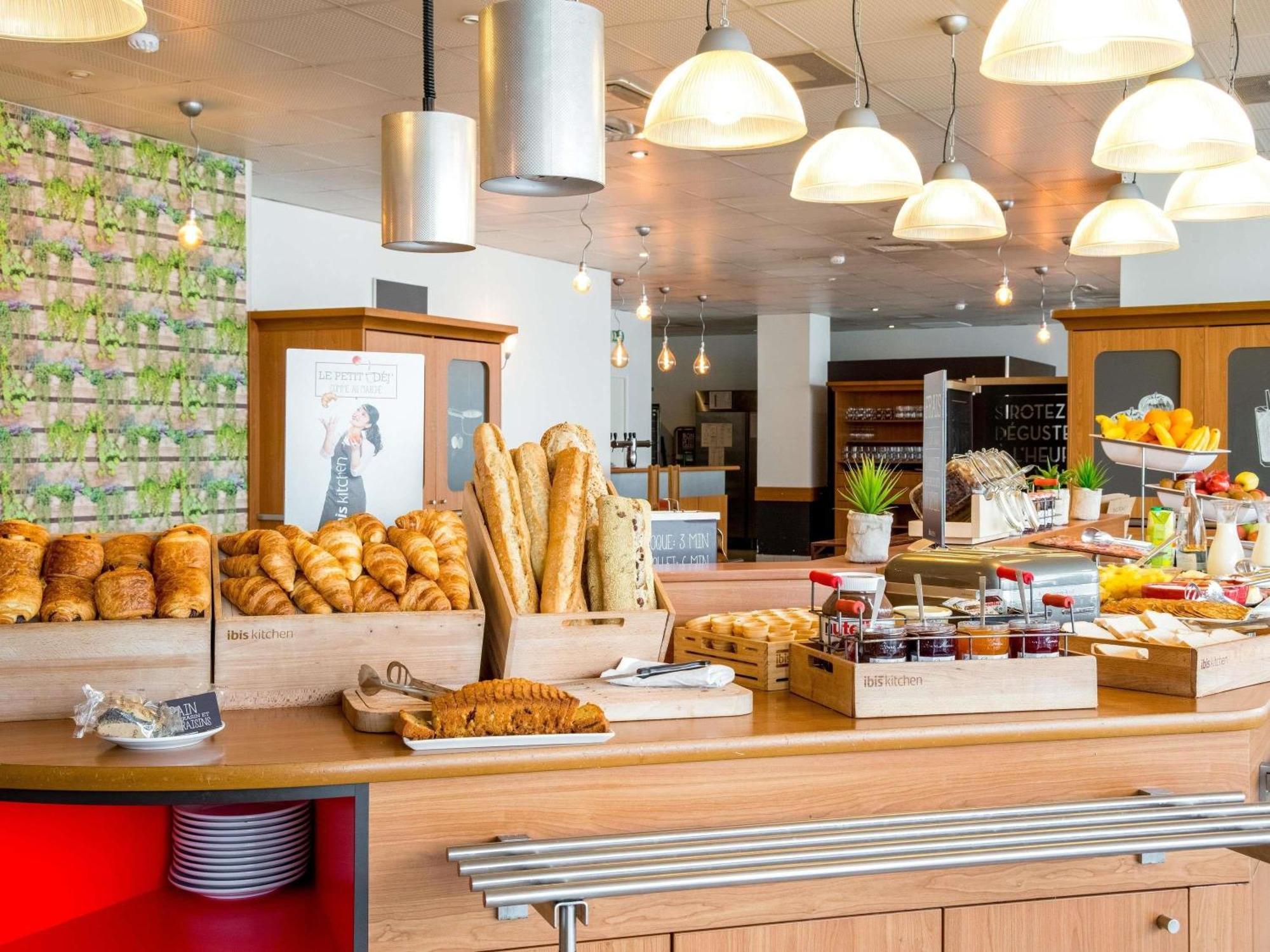 Ibis 17 Clichy-batignolles Hotel 3*