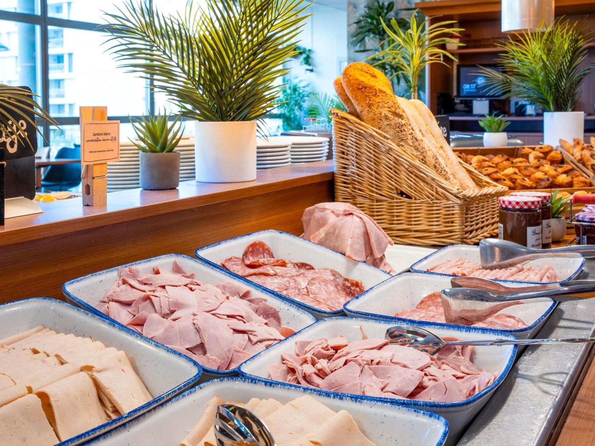 Ibis 17 Clichy-batignolles Hotel 3*