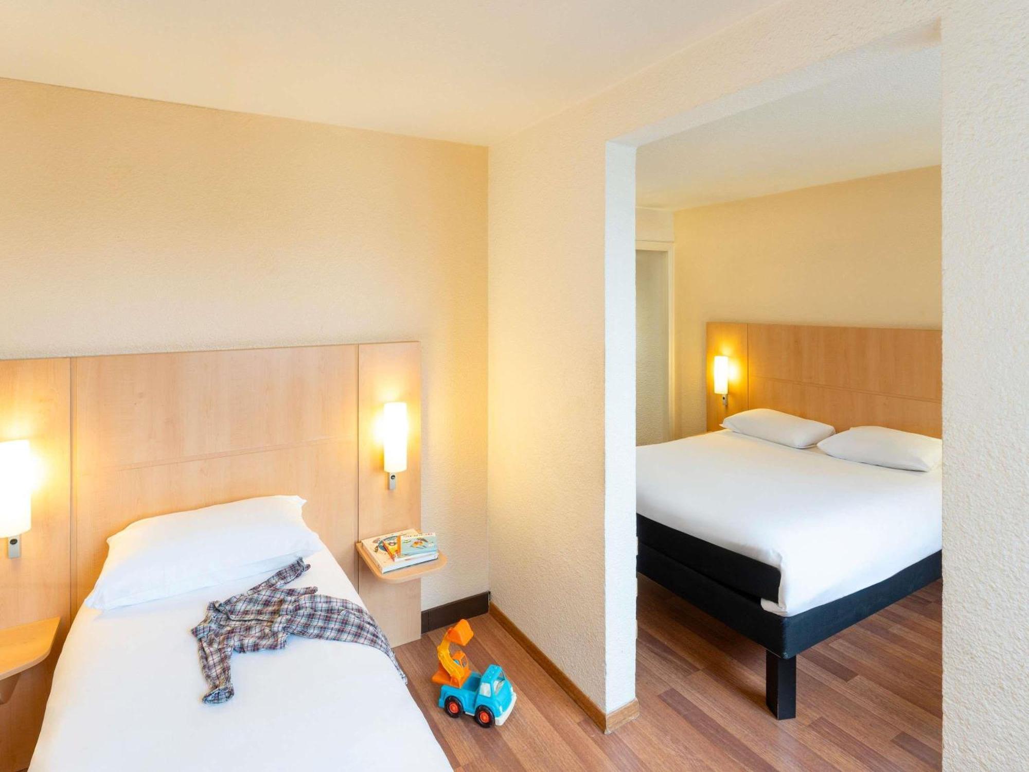 Ibis 17 Clichy-batignolles Hotel